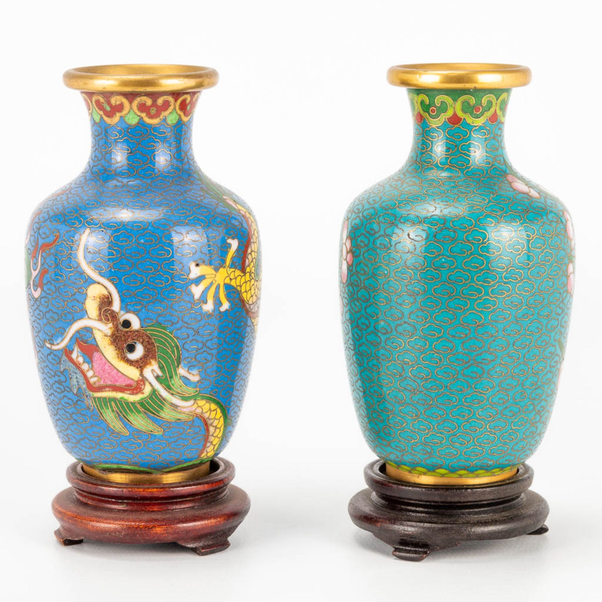 A collection of 4 antique miniature cloisonne vases. (12,5 x 7 cm) - Image 9 of 16