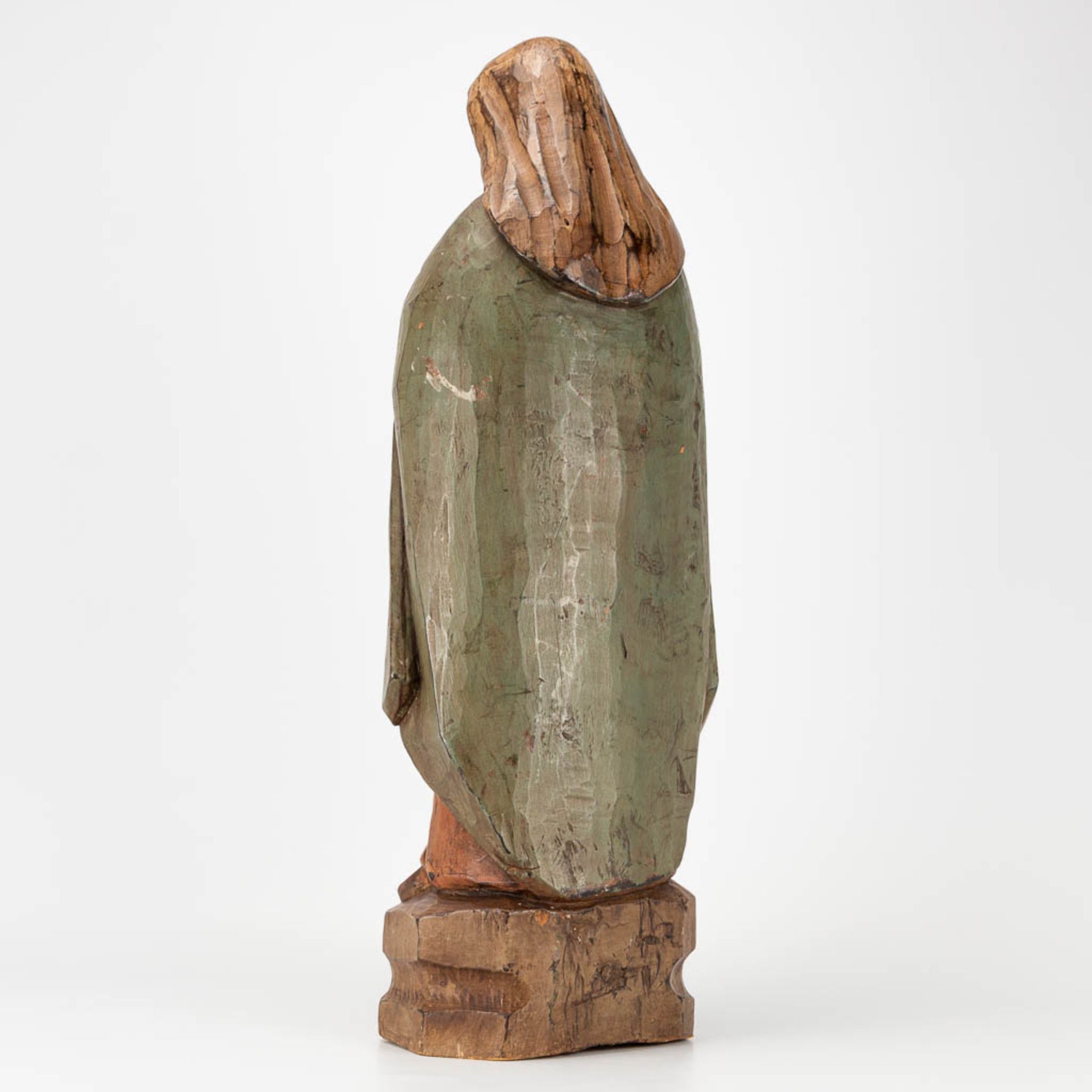 A wood sculpture of Madonna with polychrome. The second half of the 19th century. (12 x 22 x 57 cm) - Bild 5 aus 16