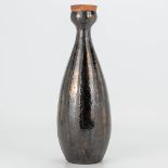 Elisabeth VANDEWEGHE (XX-XXI) A ceramic vase made for Perignem. Marked on the base. (9 x 26 cm)