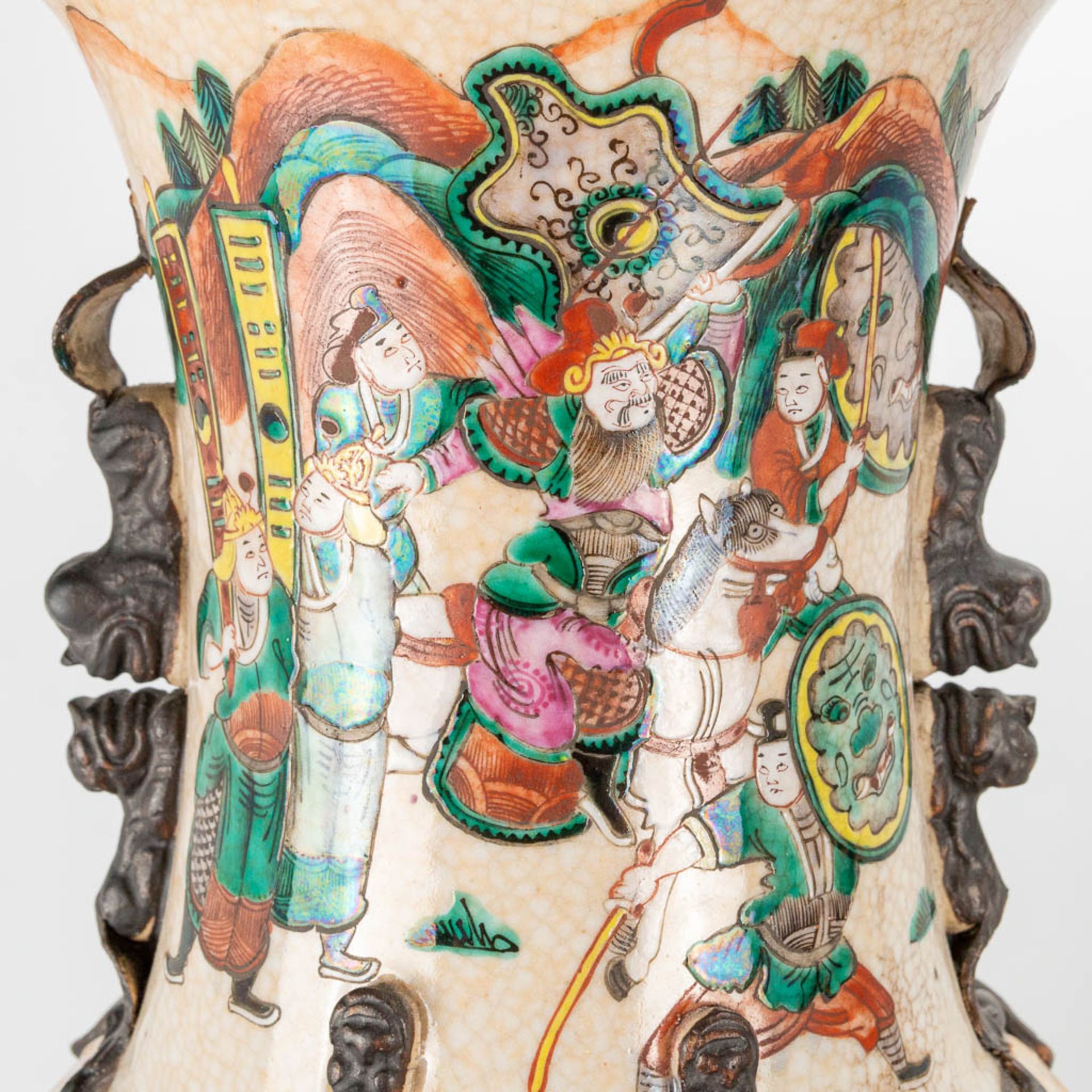A pair of large Nanking Chinese vases with decor of warriors. 19th/20th century. (62 x 24 cm) - Image 18 of 29
