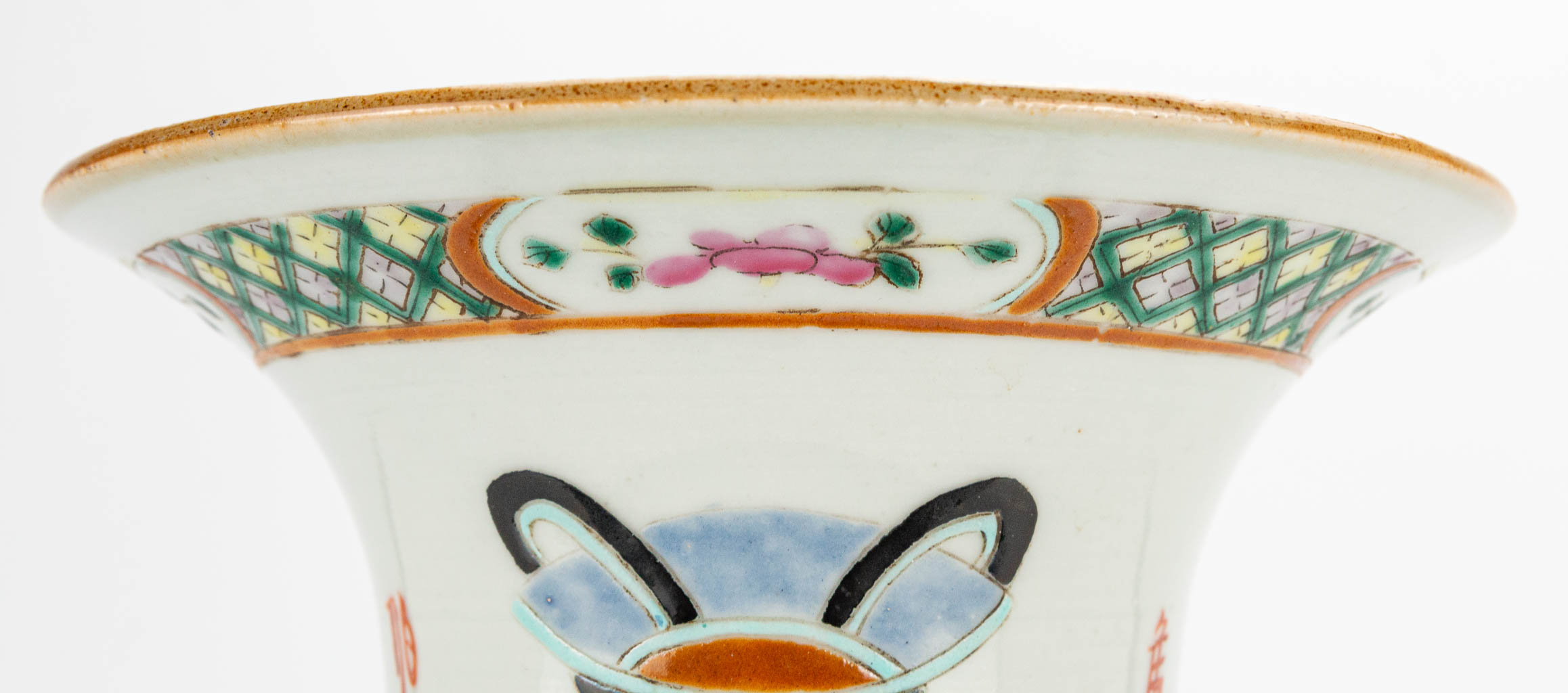 A chinese vase with decor of a planter. 19th/20th century. (43 x 20 cm) - Image 18 of 23