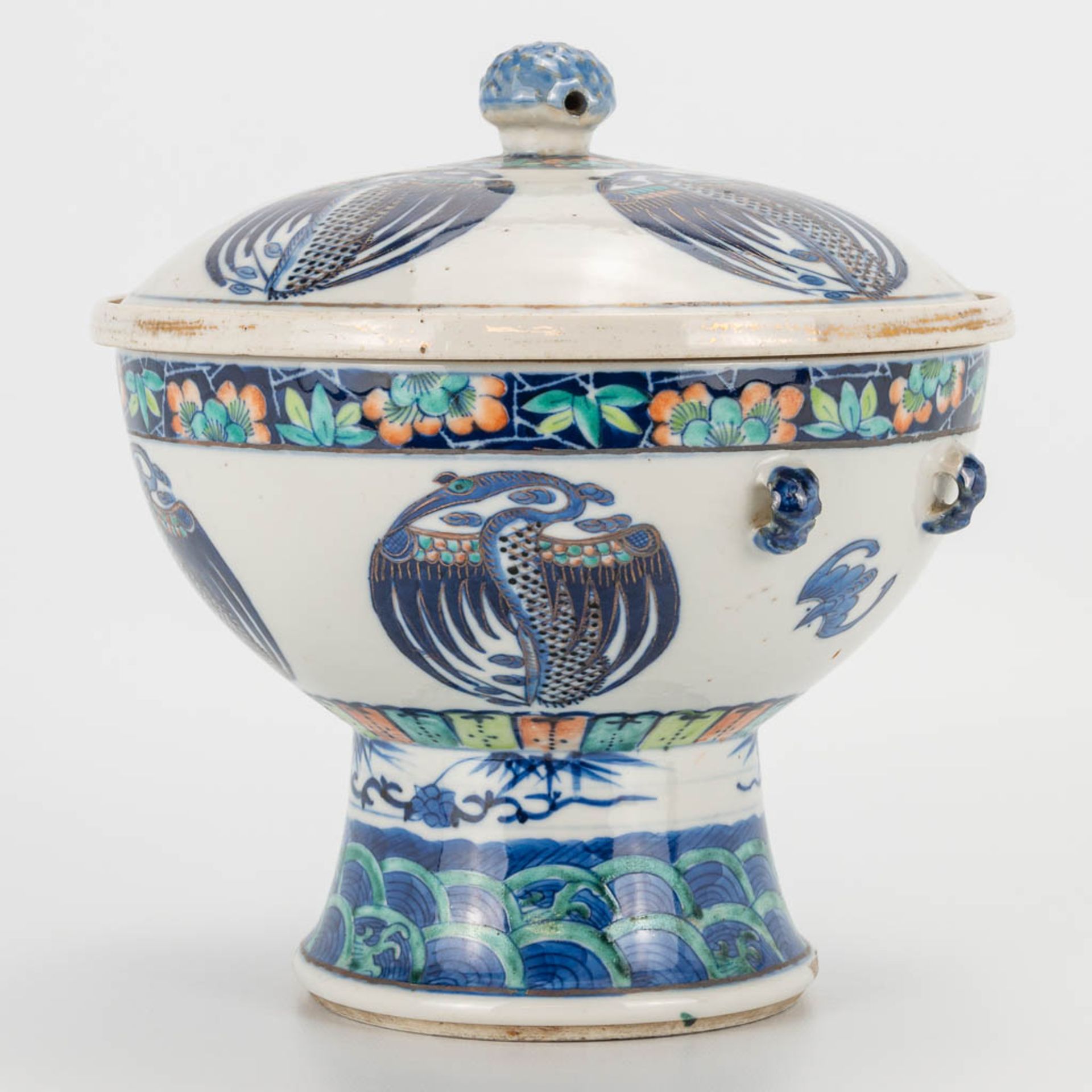 A 'Bain Marie' Douchai made of Chinese porcelain, Tching dinasty, 19th century.Ê (21 x 20 cm) - Image 11 of 16