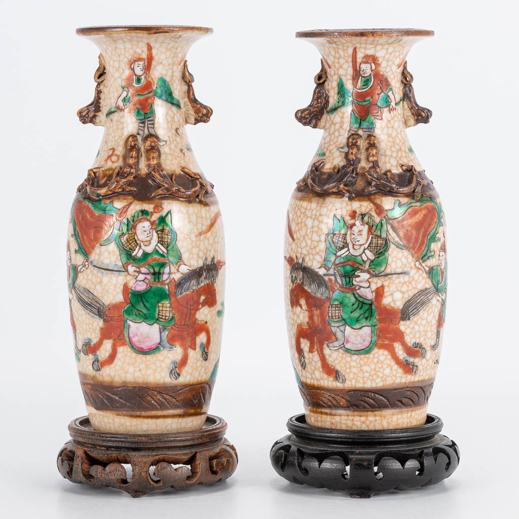 A pair of small Chinese vases Nanking with warrior decor. 19th/20th century. (19 x 8 cm) - Image 6 of 20