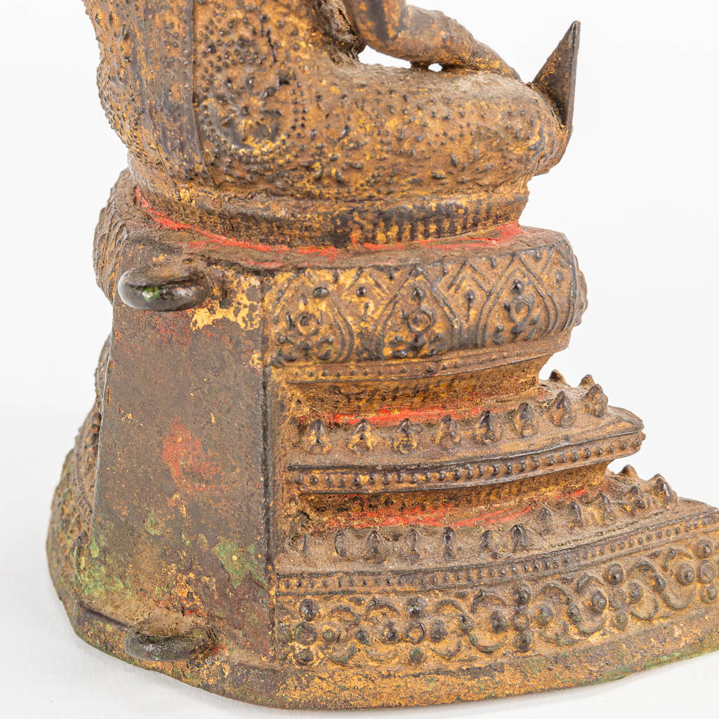 An antique Oriental Buddha, made of patinated bronze. Probably Thailand. (6,5 x 12 x 20 cm) - Image 9 of 10