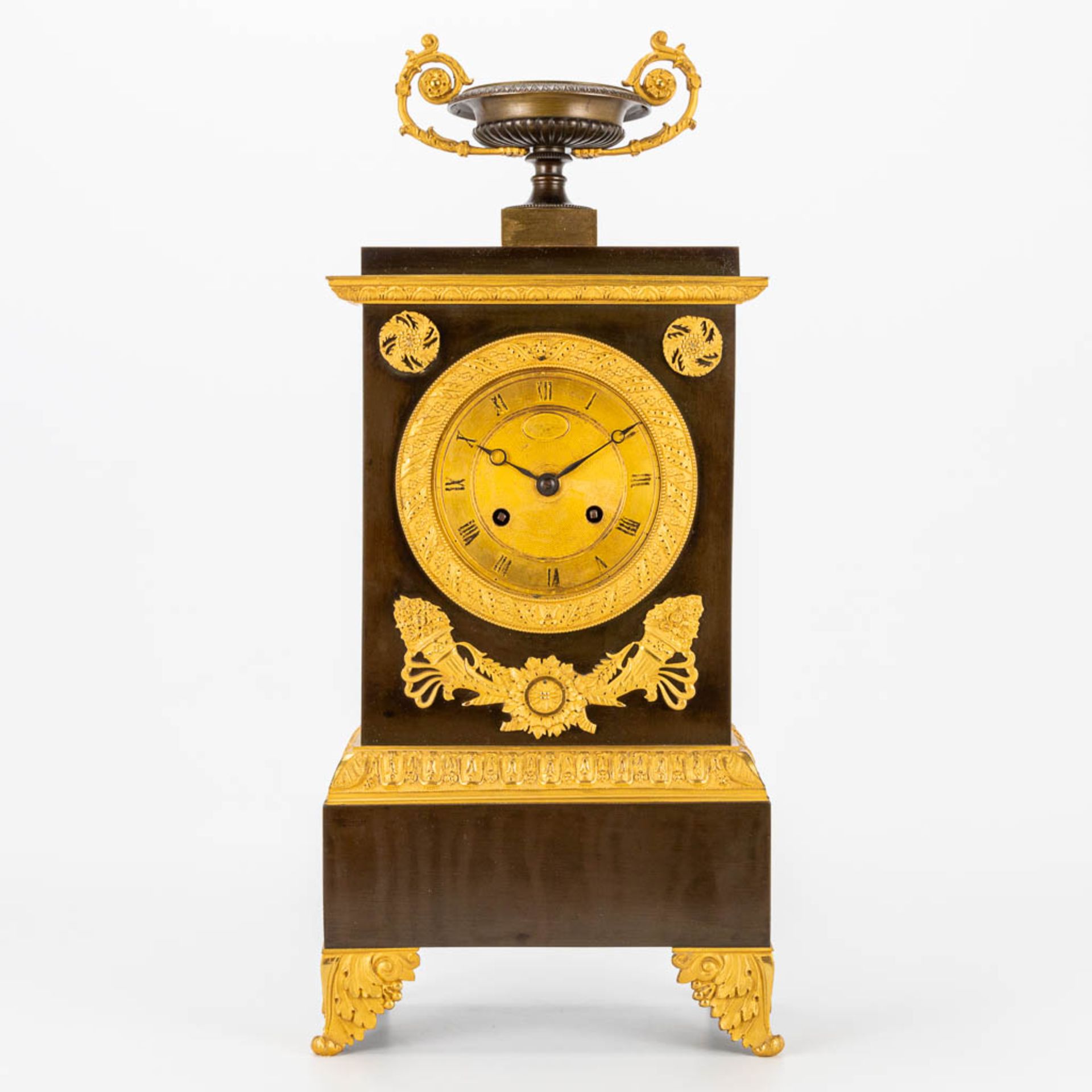 A table clock made in empire period of patinated and gilt bronze. 19th century. (10 x 19,5 x 46 cm) - Image 8 of 17