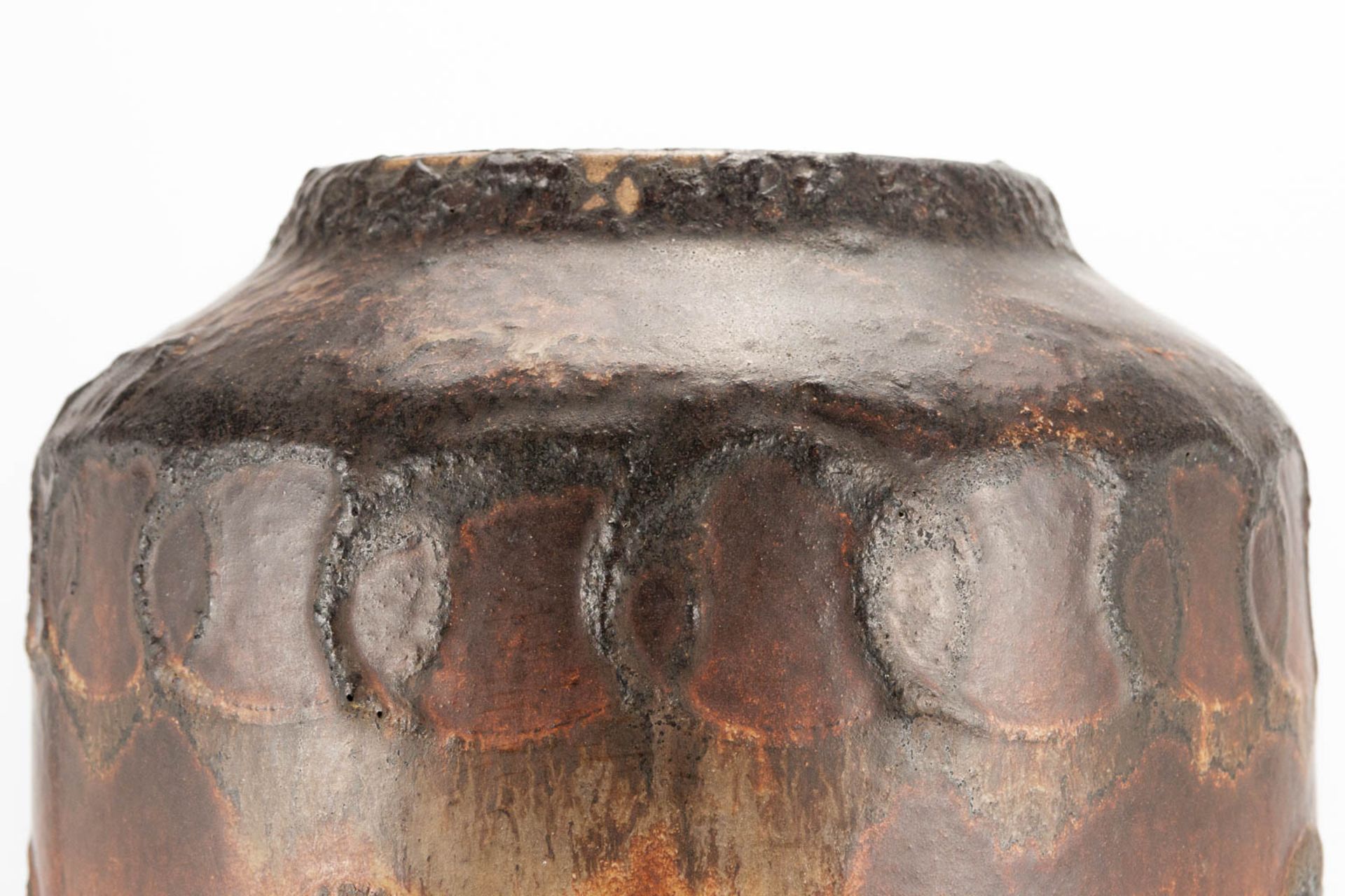 A Scheurich Lava Vase made in West-Germany with Greek Warrior decor. (44 x 22 cm) - Image 11 of 15