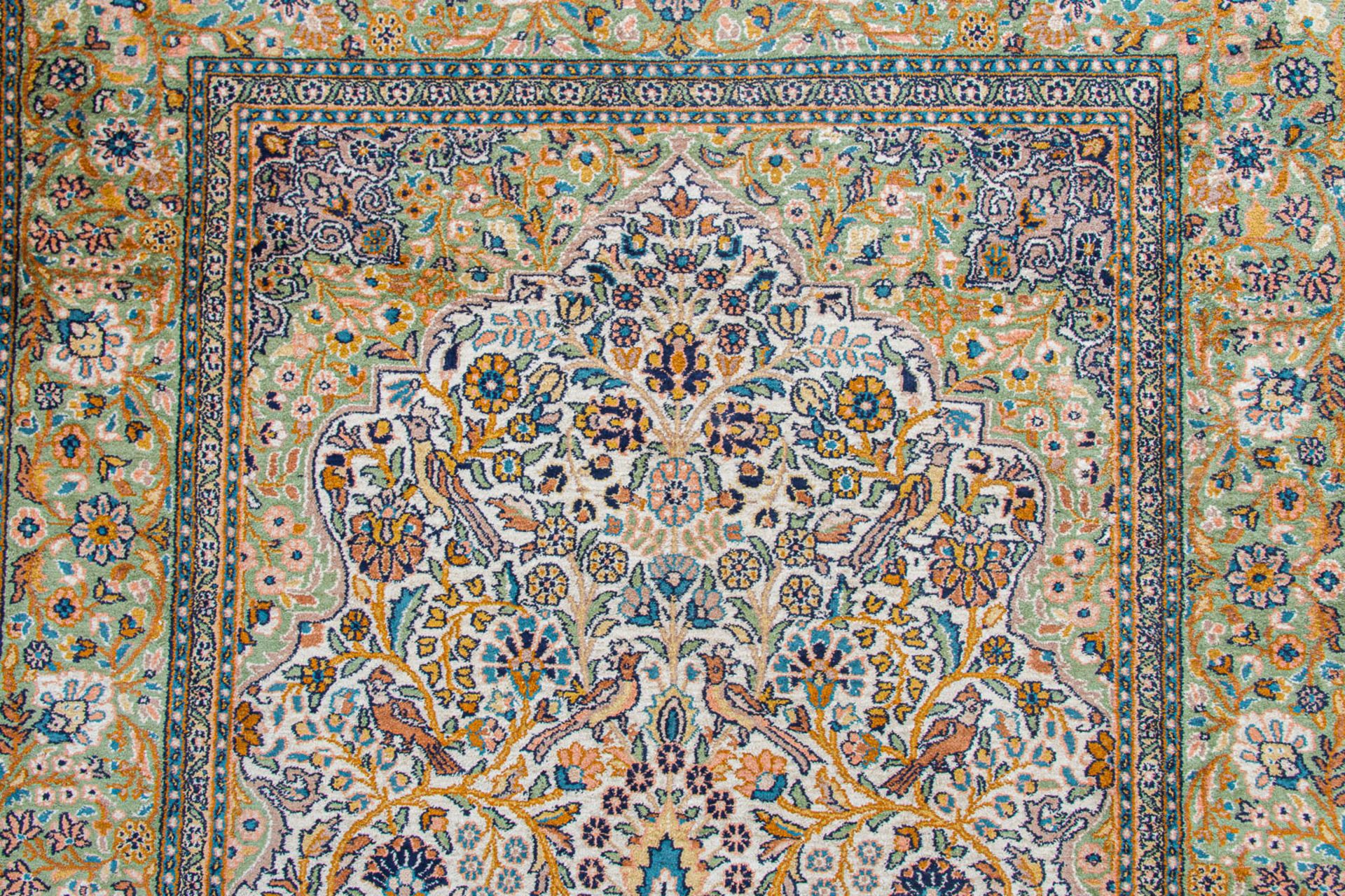 An Oriental hand-made carpet. Kachan with decor of birds. (120 x 180 cm) - Image 5 of 5