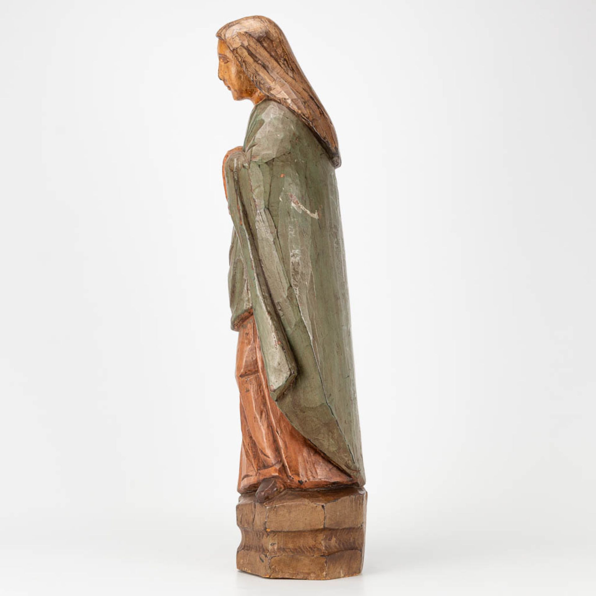 A wood sculpture of Madonna with polychrome. The second half of the 19th century. (12 x 22 x 57 cm) - Bild 3 aus 16