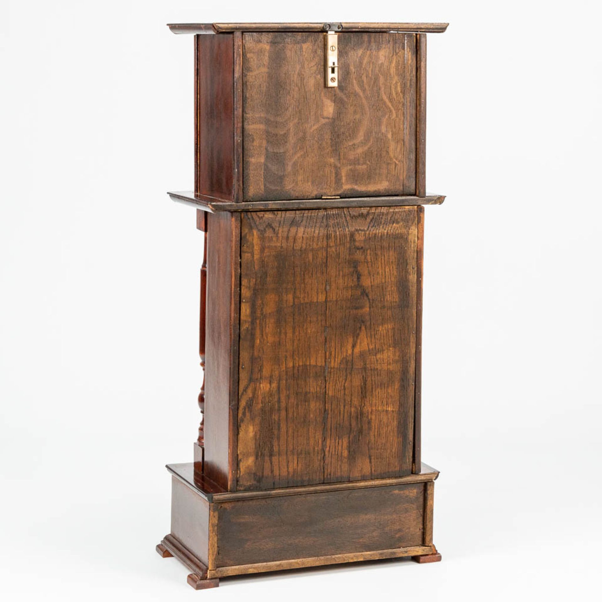 A table clock made of marquetry inlay, 19th century clock in a 20th century case. (17,5 x 34 x 73 cm - Image 7 of 16