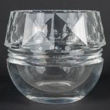 A large Val Saint Lambert bowl made of clear cut crystal. (18 x 16 cm)