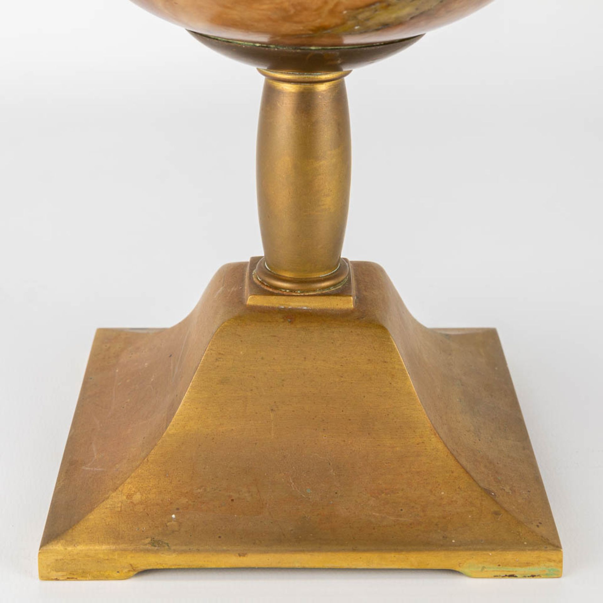 A pair mid-century candlesticks made of copper with an marble egg. (12 x 12 x 33 cm) - Image 3 of 14