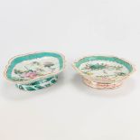 A collection of 2 bowls made of Chinese porcelain with hand-painted decor. 19th/20th century. (16 x