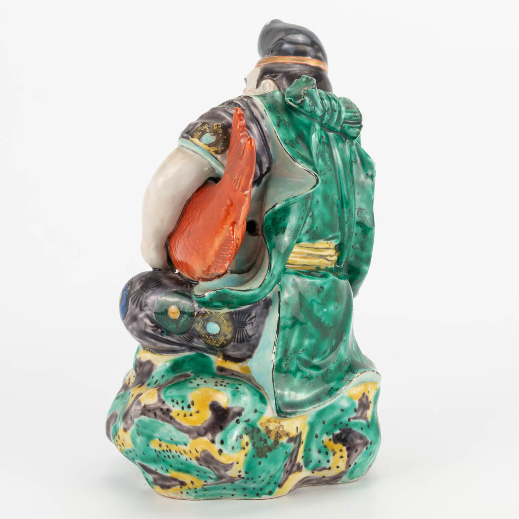 A Chinese porcelain statue of a fisherman. 19th/20th century. (11 x 14 x 20 cm) - Image 7 of 17