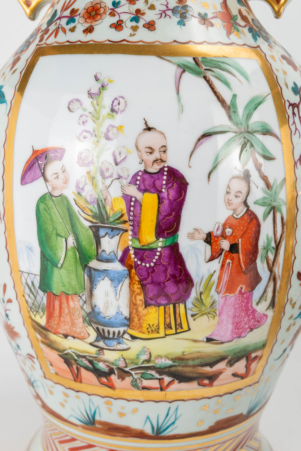 A pair of vases made of porcelain and decorated with flowers, birds, children and emperors. 19th/20t - Image 20 of 22