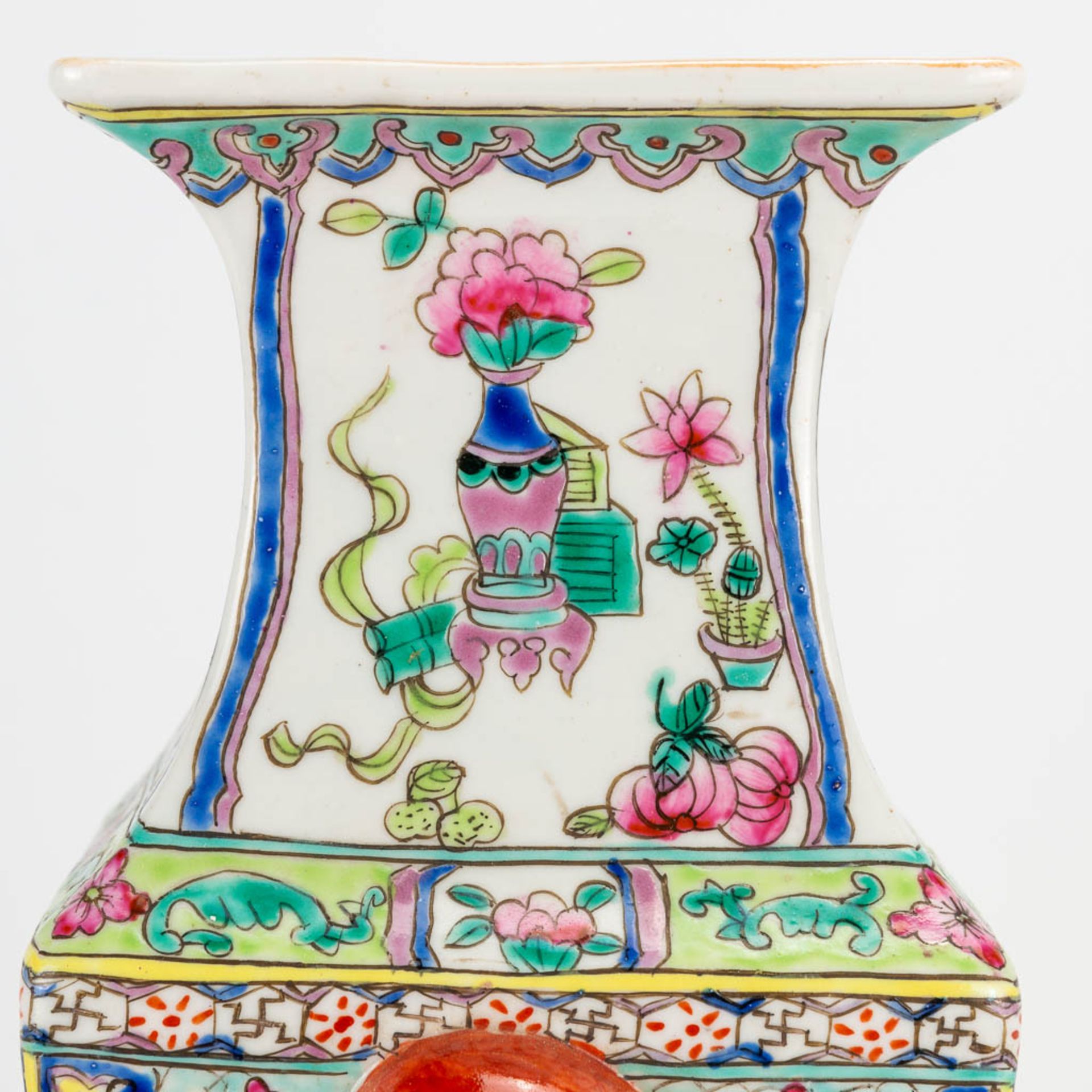 A collection of 2 Chinese vases with decor of emperors, playing children and ladies in court. 20th c - Image 18 of 29