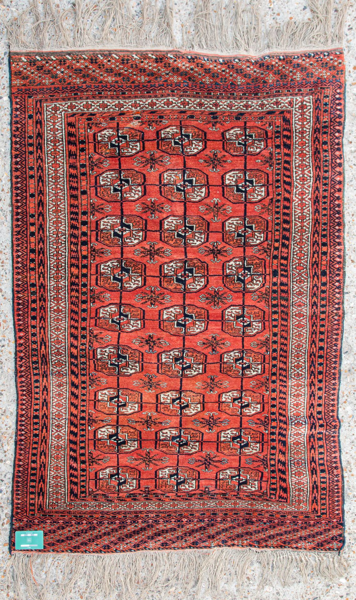 An Oriental hand-made carpet. Bokhara / Turkaman. (100 x 150 cm) - Image 5 of 5