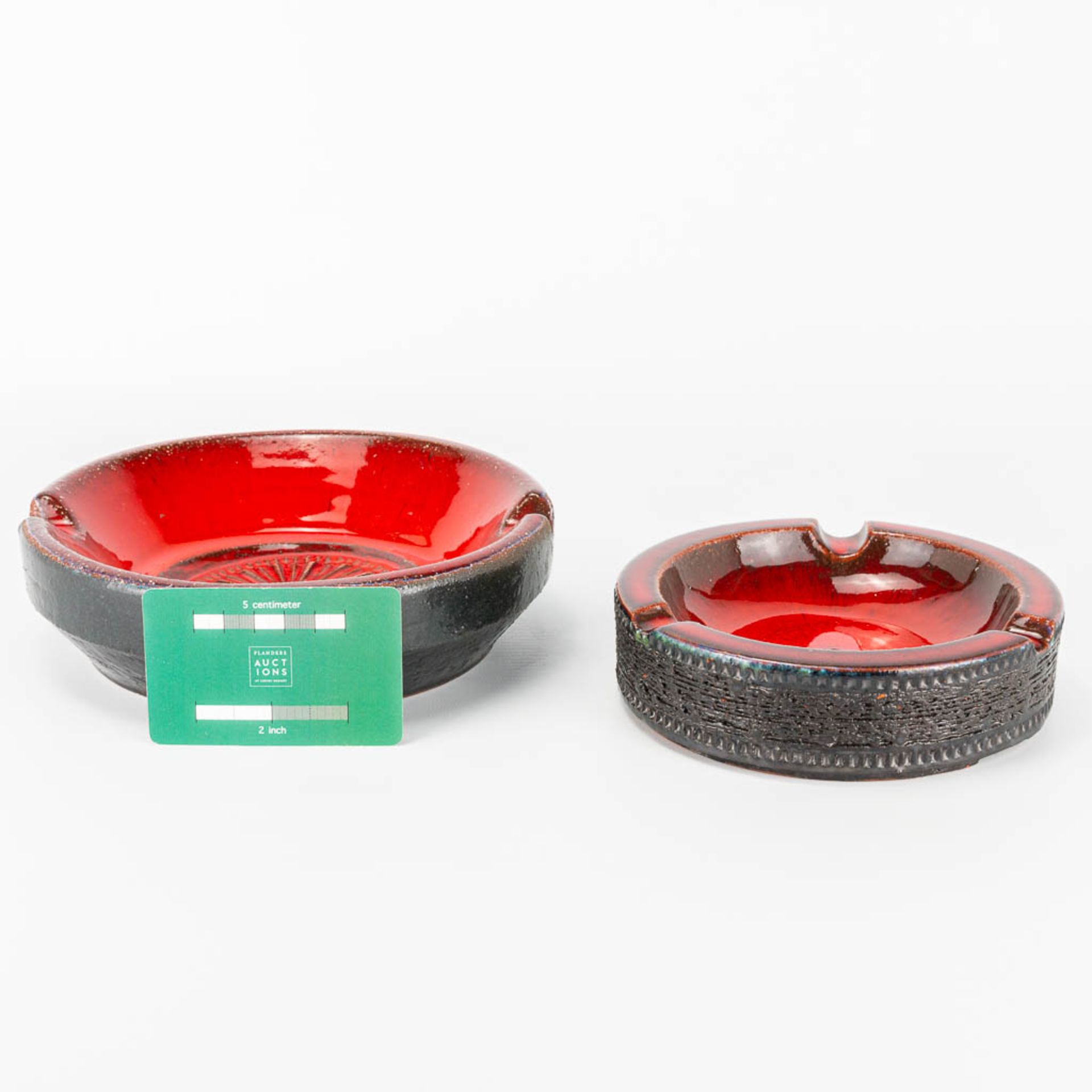 Rogier VANDEWEGHE (1923-2020) A collection of 2 ashtrays made of red glazed ceramics for Amphora. Ma - Image 2 of 19