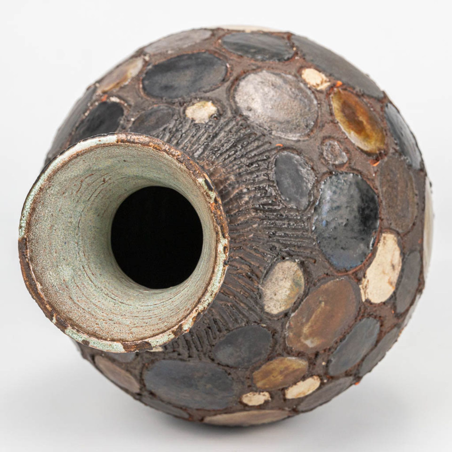 Elisabeth VANDEWEGHE (XX-XXI) a vase made of glazed ceramics for Perignem. (28 x 15 cm) - Bild 5 aus 8