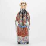 A Chinese porcelain statue of a wise man. 19th/20th century. (12 x 18 x 48 cm)