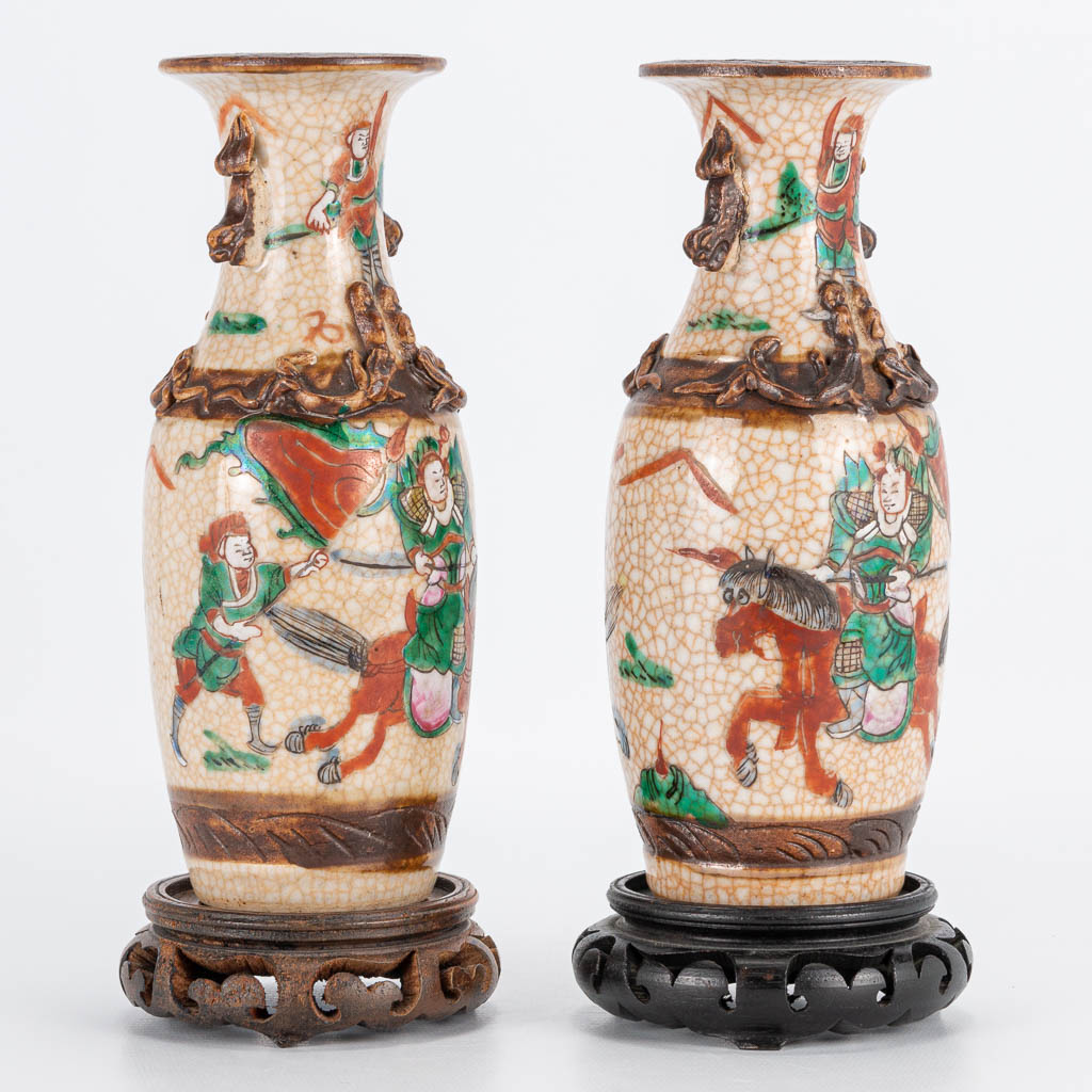 A pair of small Chinese vases Nanking with warrior decor. 19th/20th century. (19 x 8 cm) - Image 7 of 20