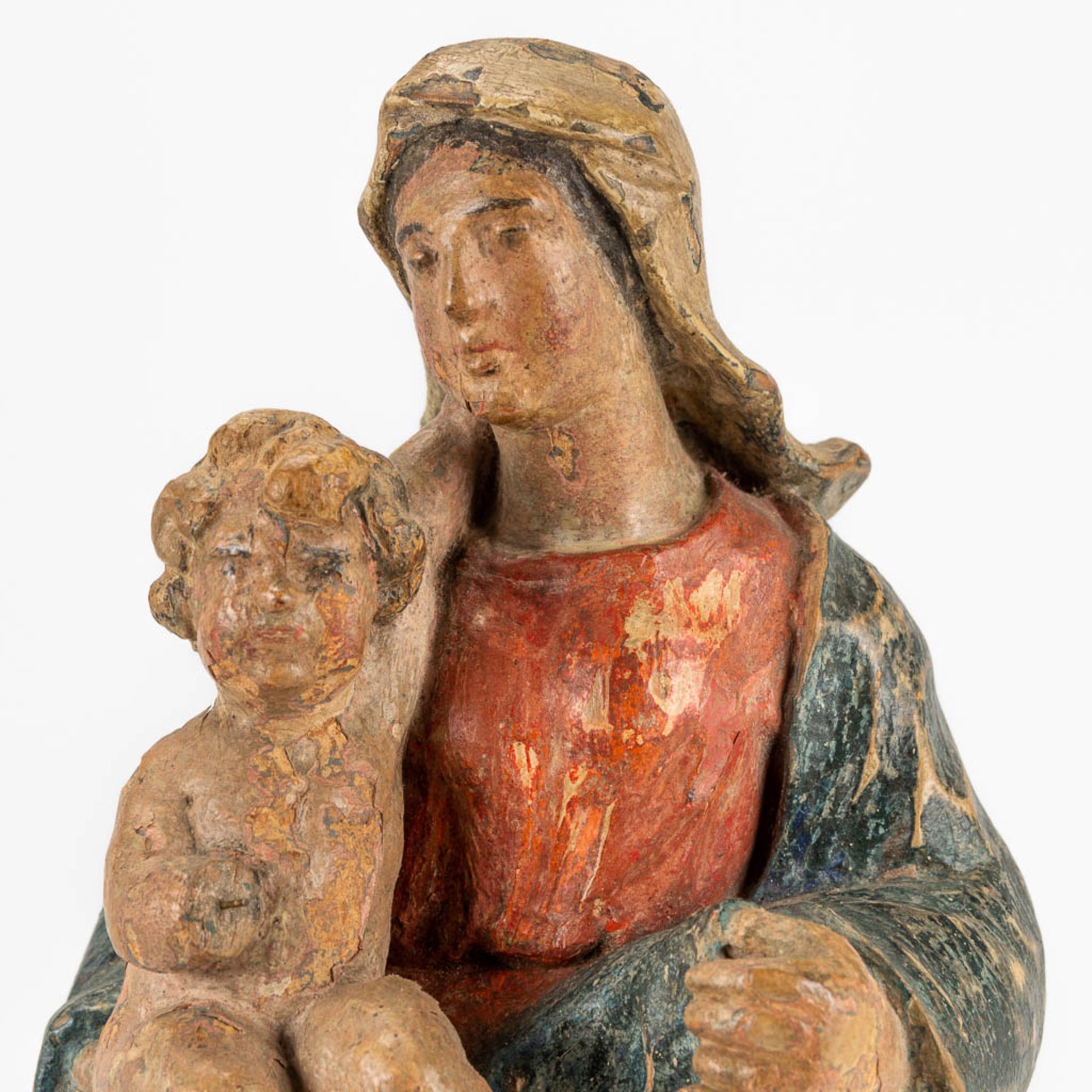A collection of 2 religious wood sculptures. Madonna with child and a corpus. 17th/18th century. (8 - Image 11 of 17