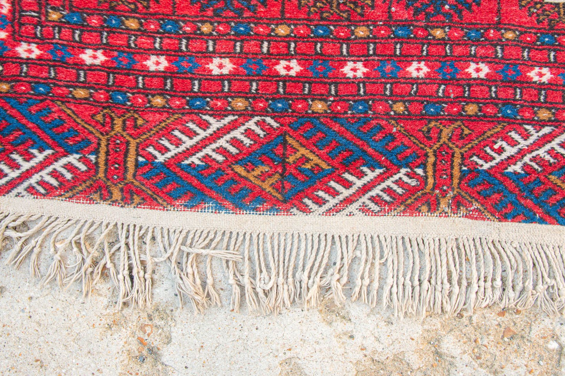 An Oriental hand-made carpet runner. Bokhara / Turkaman. (98 x 278 cm) - Image 3 of 6