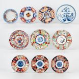 An assembled collection of 10 plates made of Japanese porcelain, Imari, blue white. (4 x 25 cm)