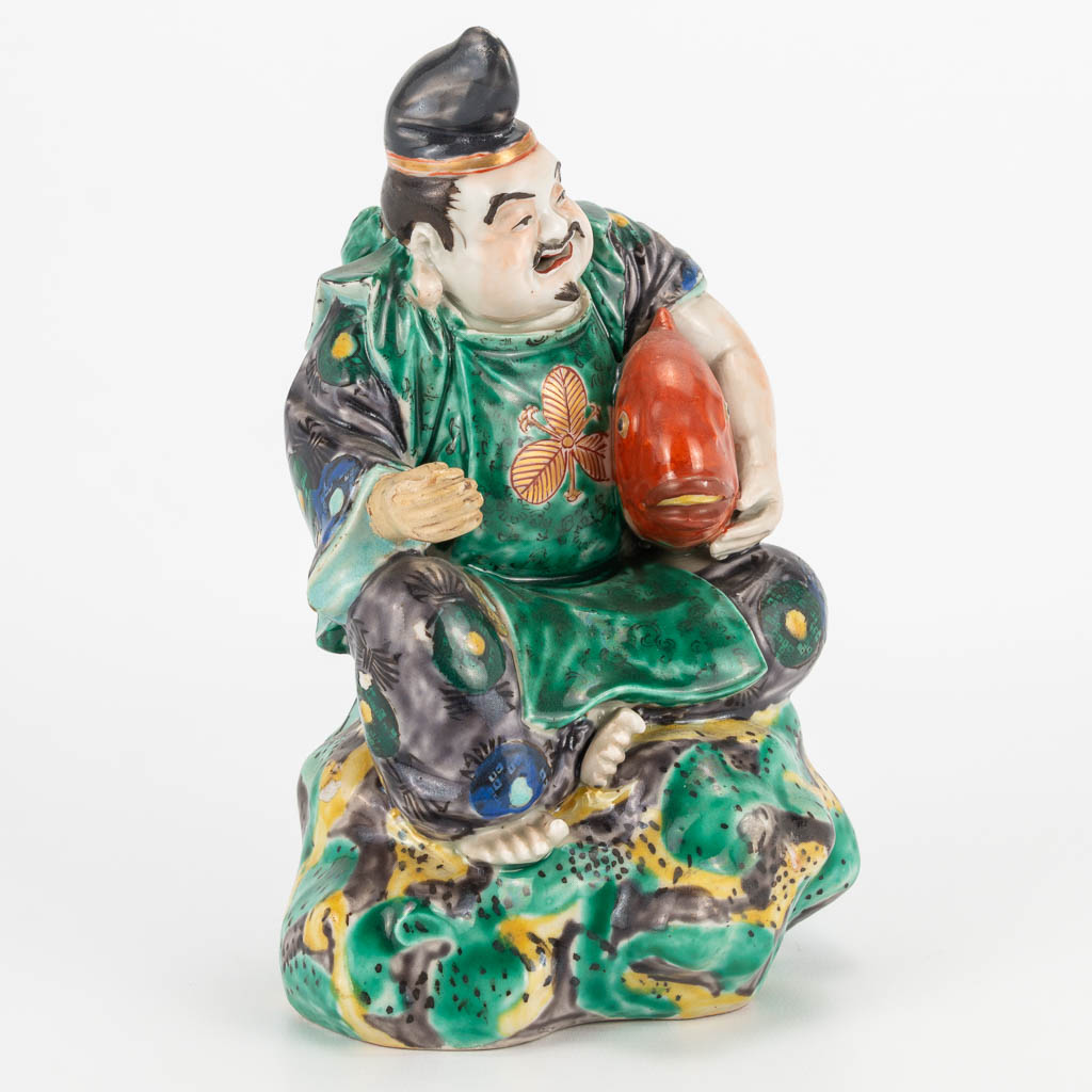 A Chinese porcelain statue of a fisherman. 19th/20th century. (11 x 14 x 20 cm) - Image 5 of 17