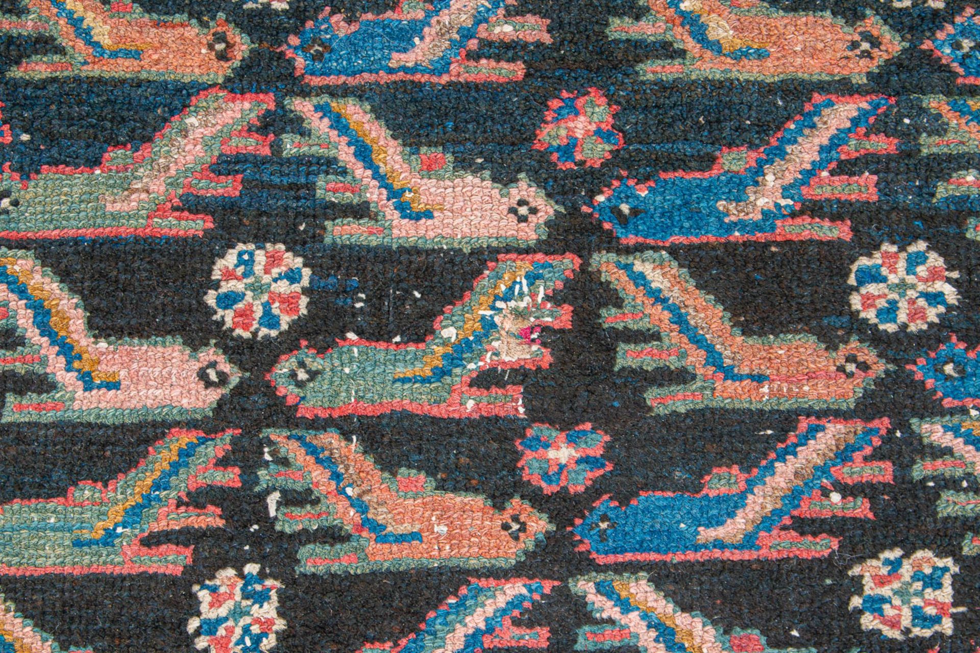 An Oriental hand-made carpet. (120 x 183 cm) - Image 2 of 5