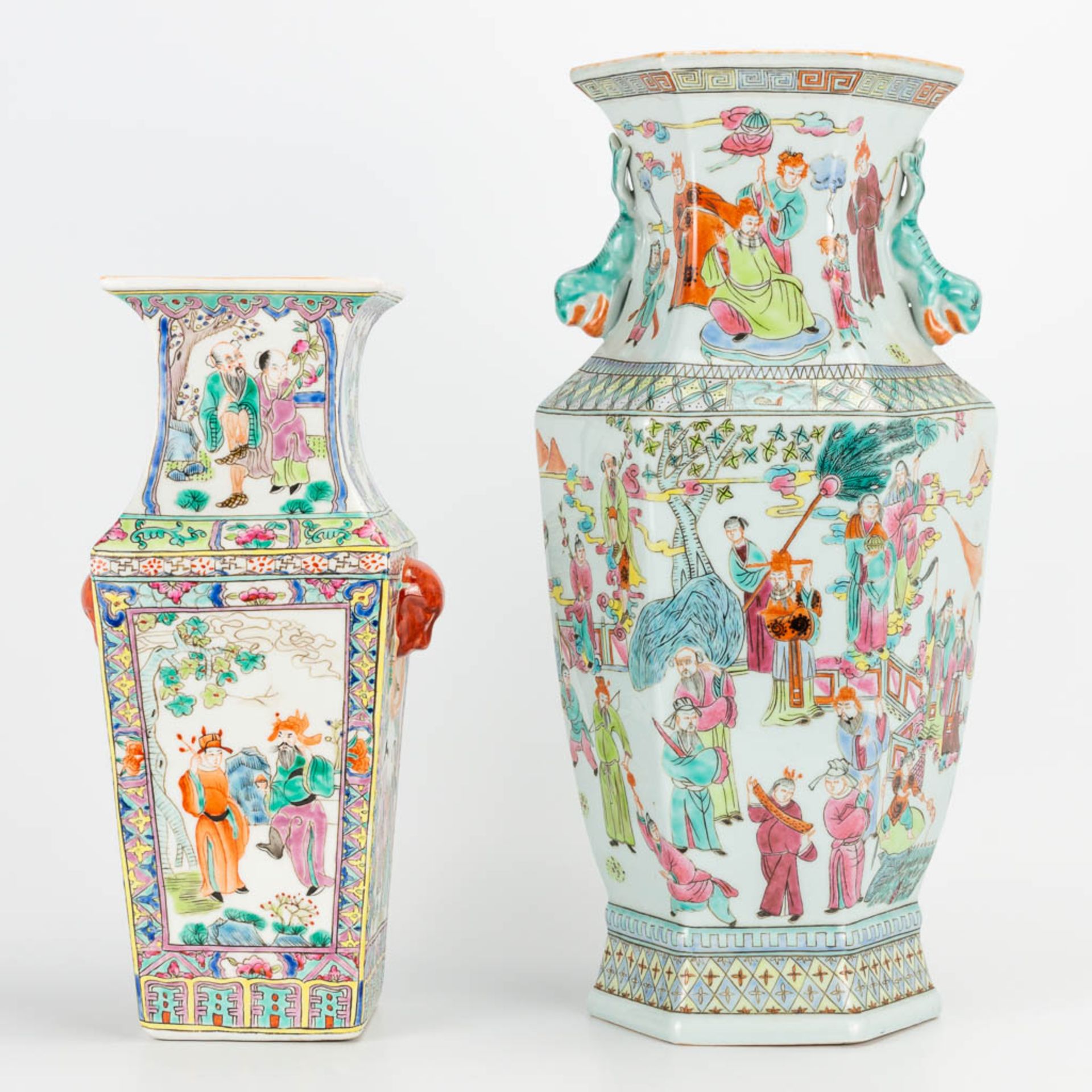 A collection of 2 Chinese vases with decor of emperors, playing children and ladies in court. 20th c - Image 4 of 29