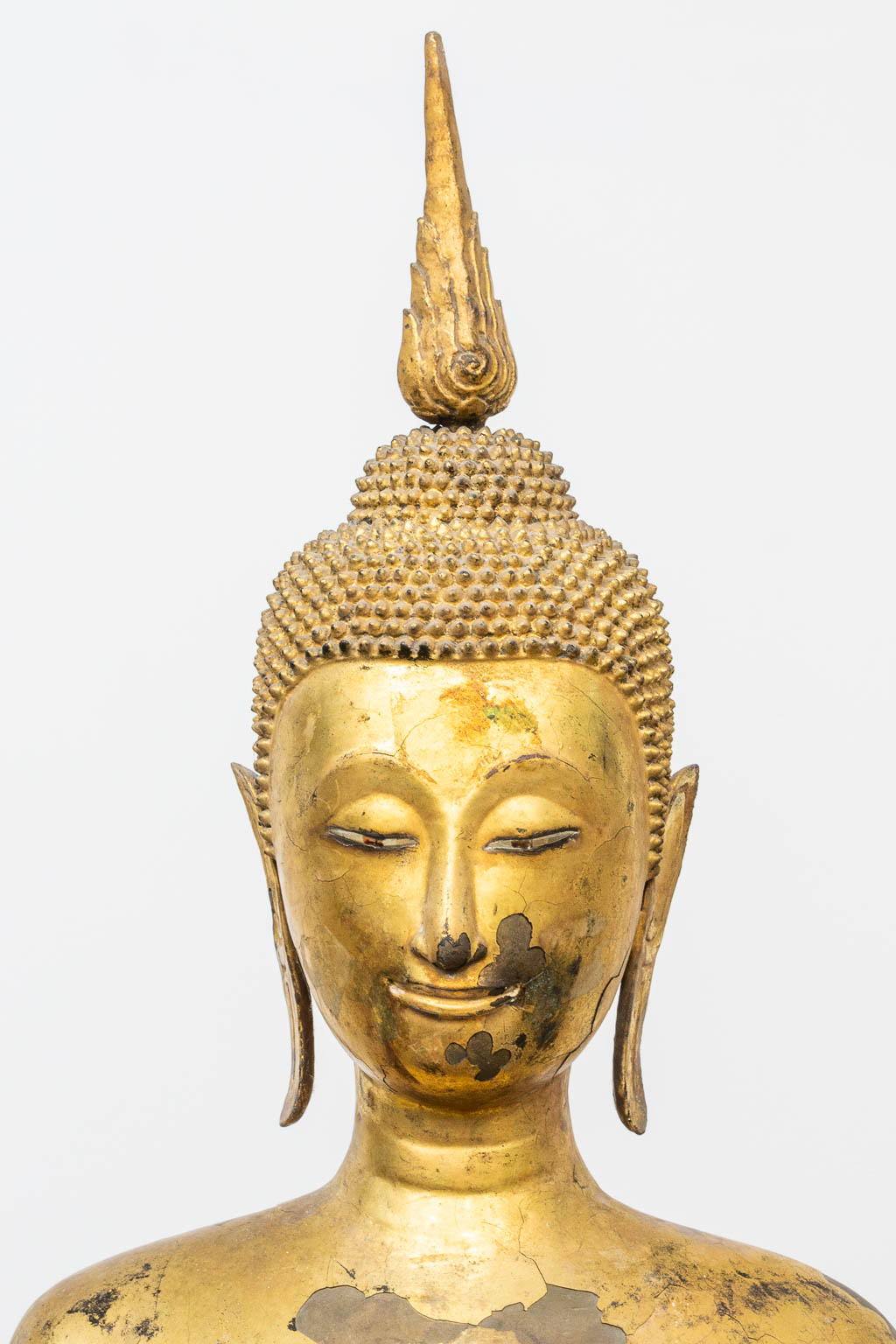 An antique buddha made of bronze and standing on a wood base. (28 x 48 x 180 cm) - Image 10 of 21