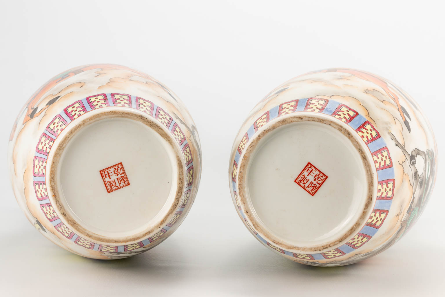 A pair of vases made of Chinese porcelain with decors of knights. 20th century. (46 x 18 cm) - Image 4 of 27