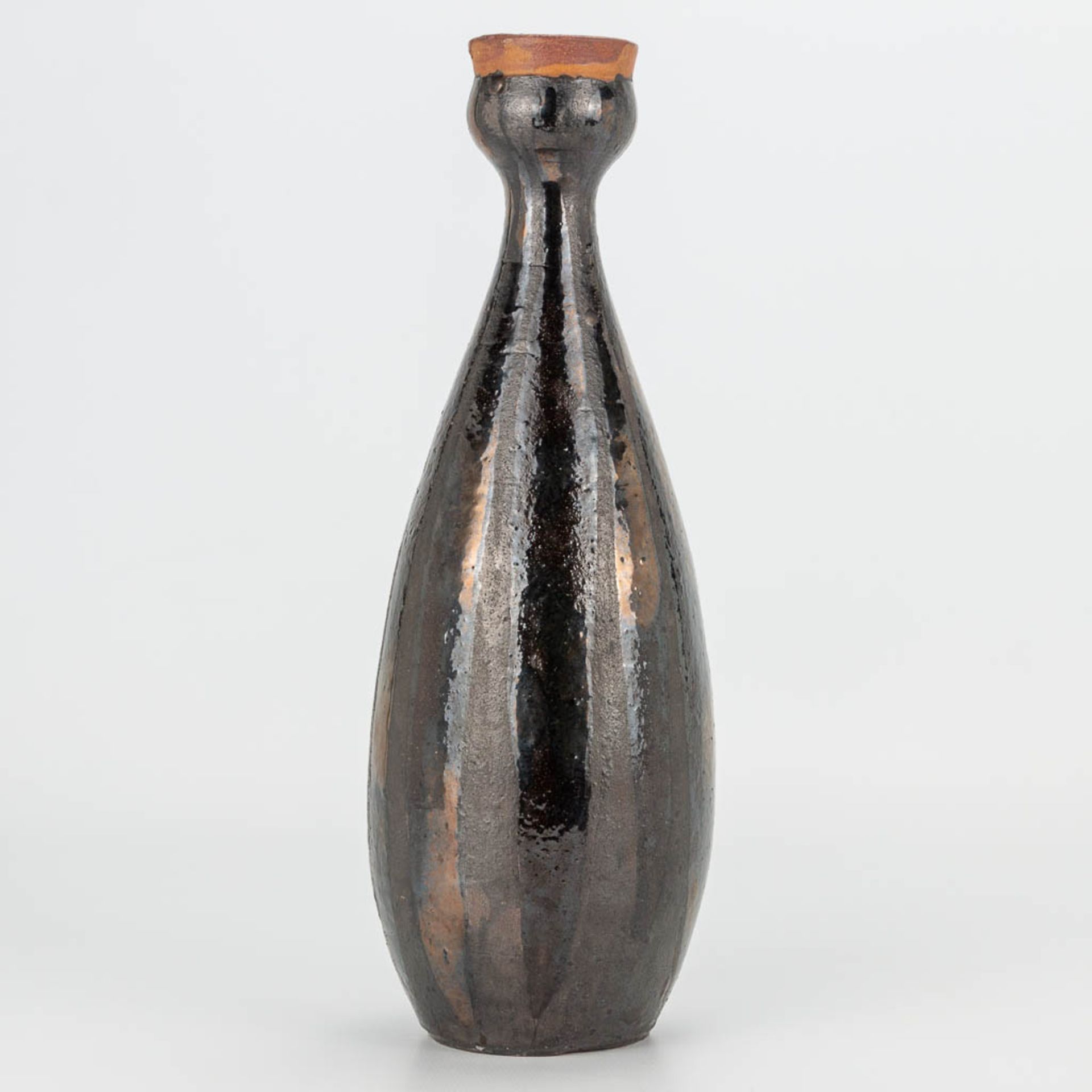Elisabeth VANDEWEGHE (XX-XXI) A ceramic vase made for Perignem. Marked on the base. (9 x 26 cm) - Image 4 of 12