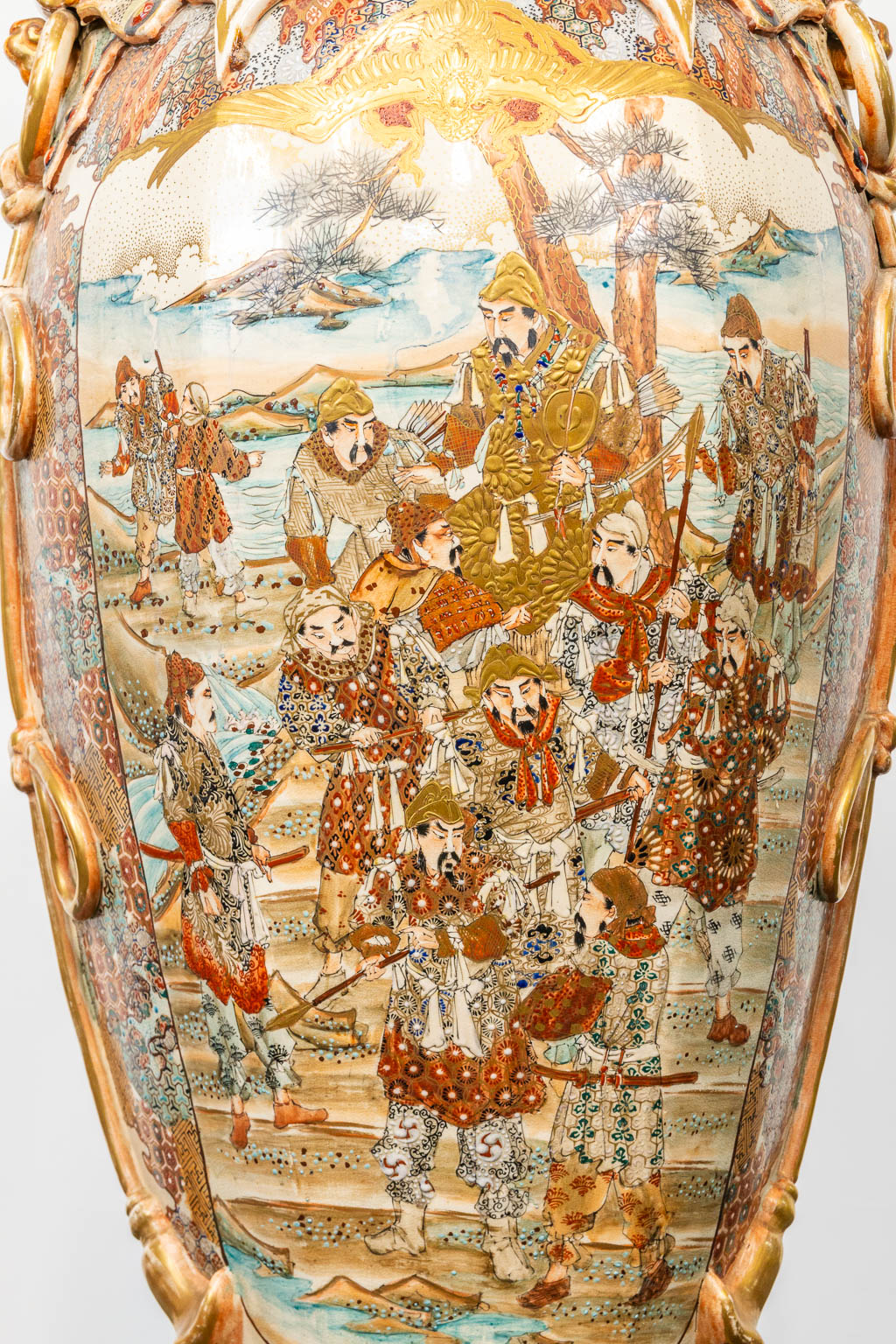 An exceptionally large Satsuma vase, made in Japan. Decor of warriors. 19th/20th century. (49 x 44 - Image 9 of 9