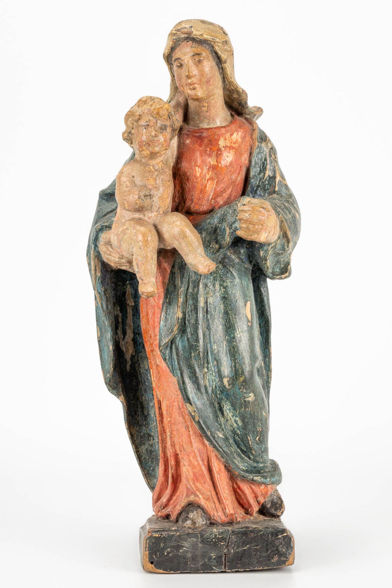 A collection of 2 religious wood sculptures. Madonna with child and a corpus. 17th/18th century. (8 - Image 16 of 17