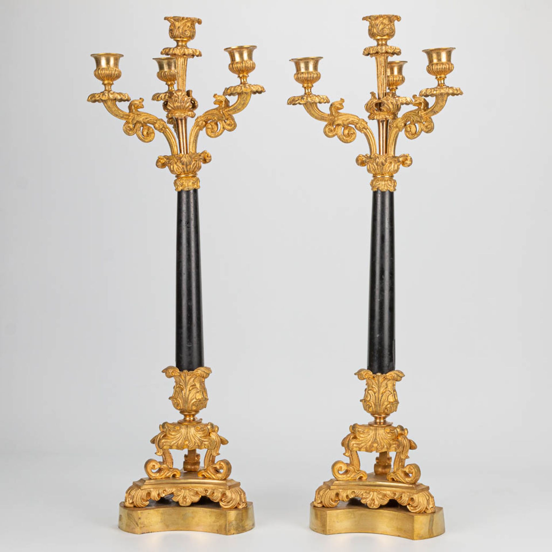 A pair of candelabra made of gilt bronze. 19th century. (21 x 19 x 60 cm) - Image 2 of 5
