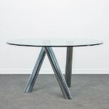 Paolo CATTELAN (XX) a round diningroom table with glass top standing on 3 metal feet model 'Ray'. Ca