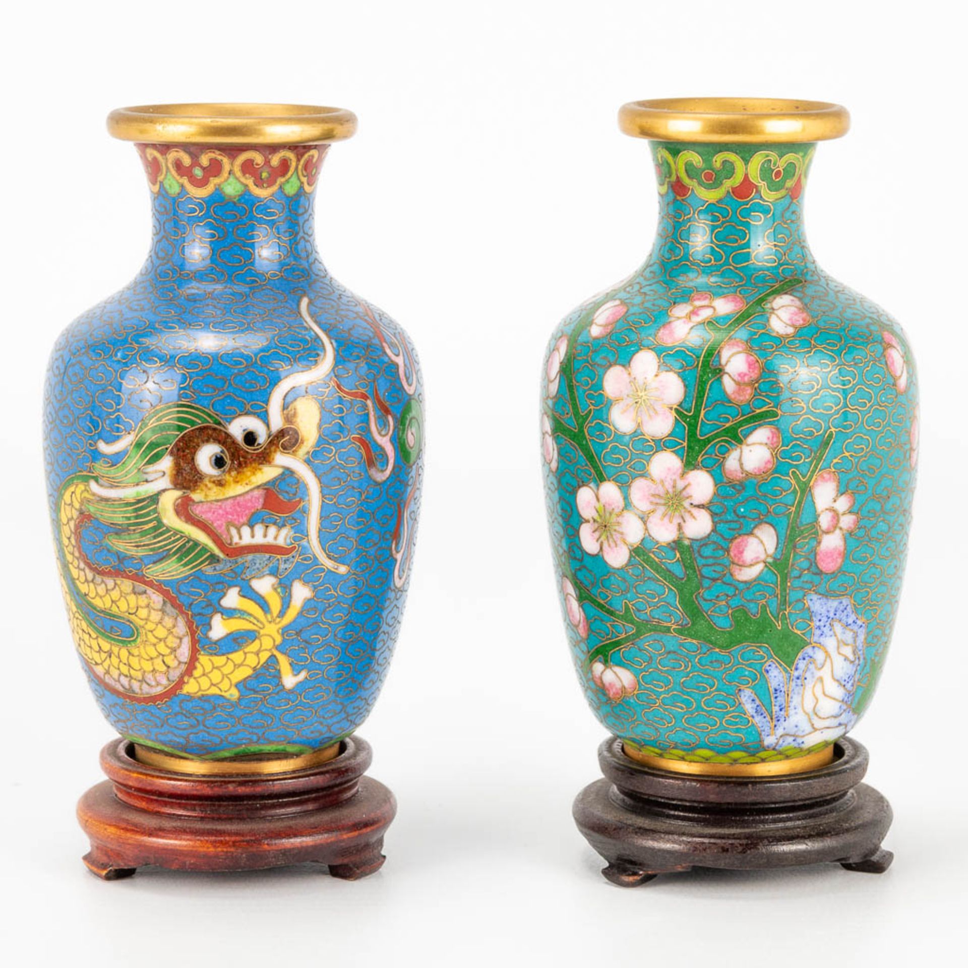 A collection of 4 antique miniature cloisonne vases. (12,5 x 7 cm) - Image 10 of 16