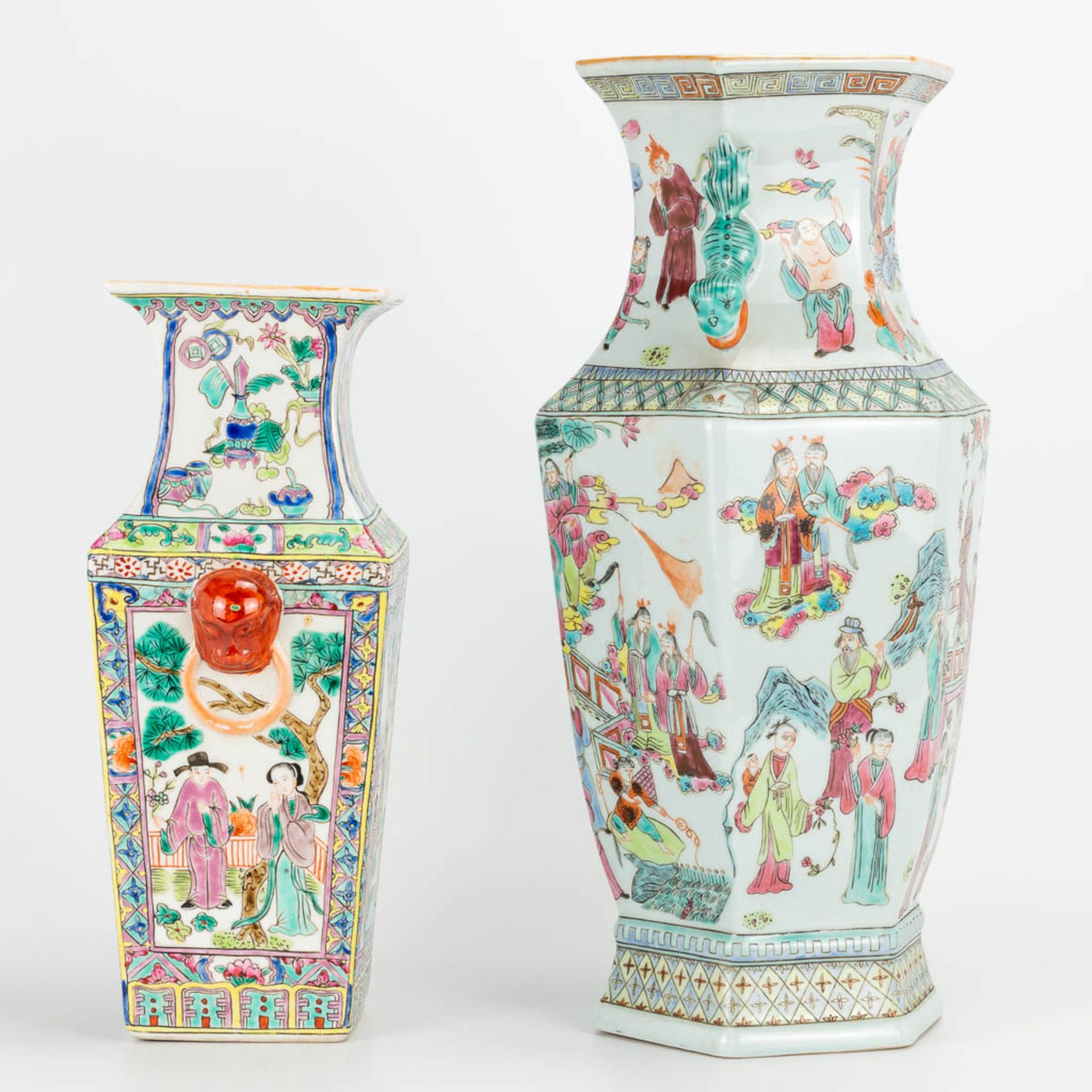 A collection of 2 Chinese vases with decor of emperors, playing children and ladies in court. 20th c - Image 3 of 29