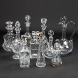 A collection of 10 etched and cut glass and crystal decanters. (19 x 18 x 36,5 cm)