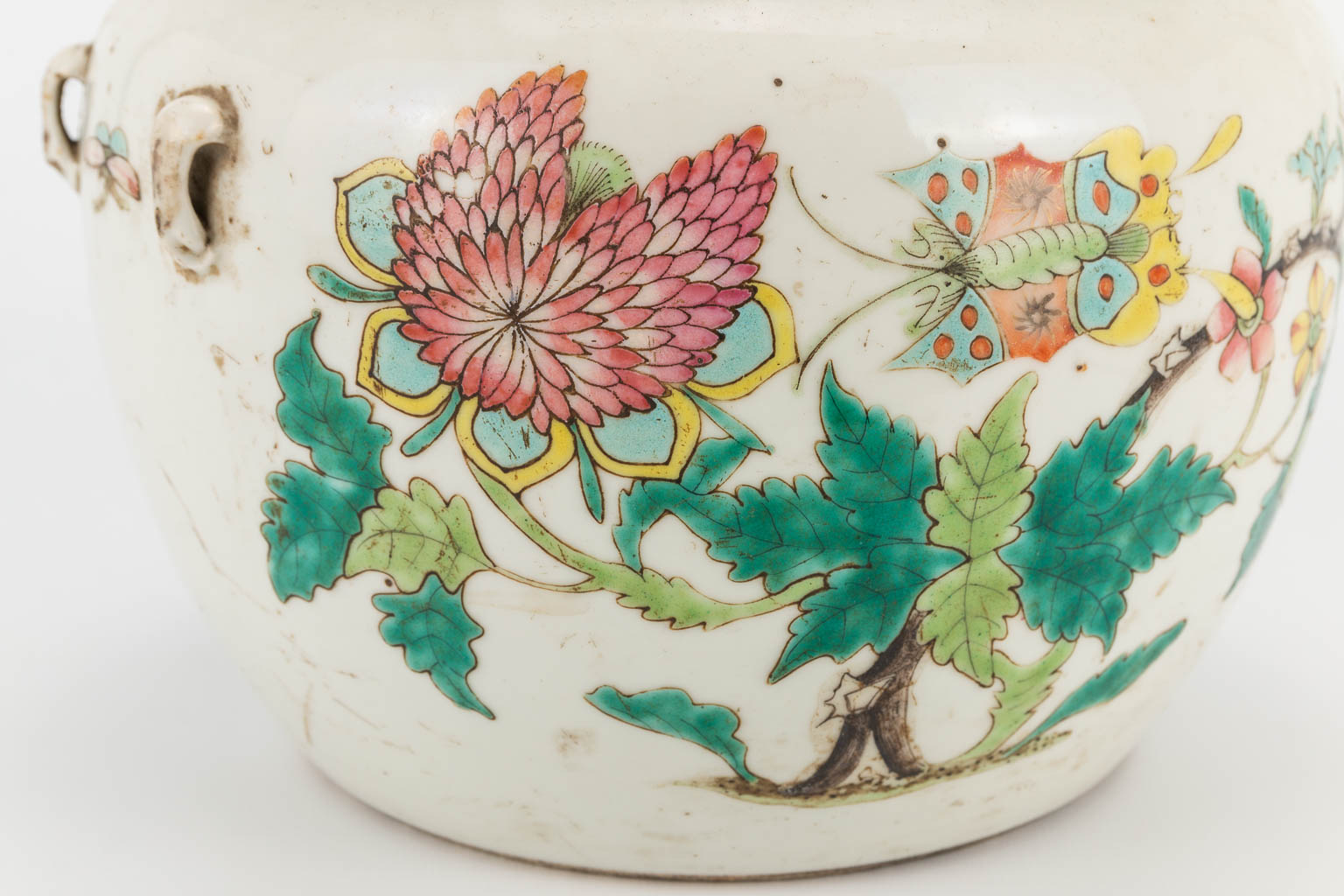 A Chinese porcelain jar with lid, with flower and butterfly decor. 19th/20th century. (21 x 23 cm) - Image 17 of 18