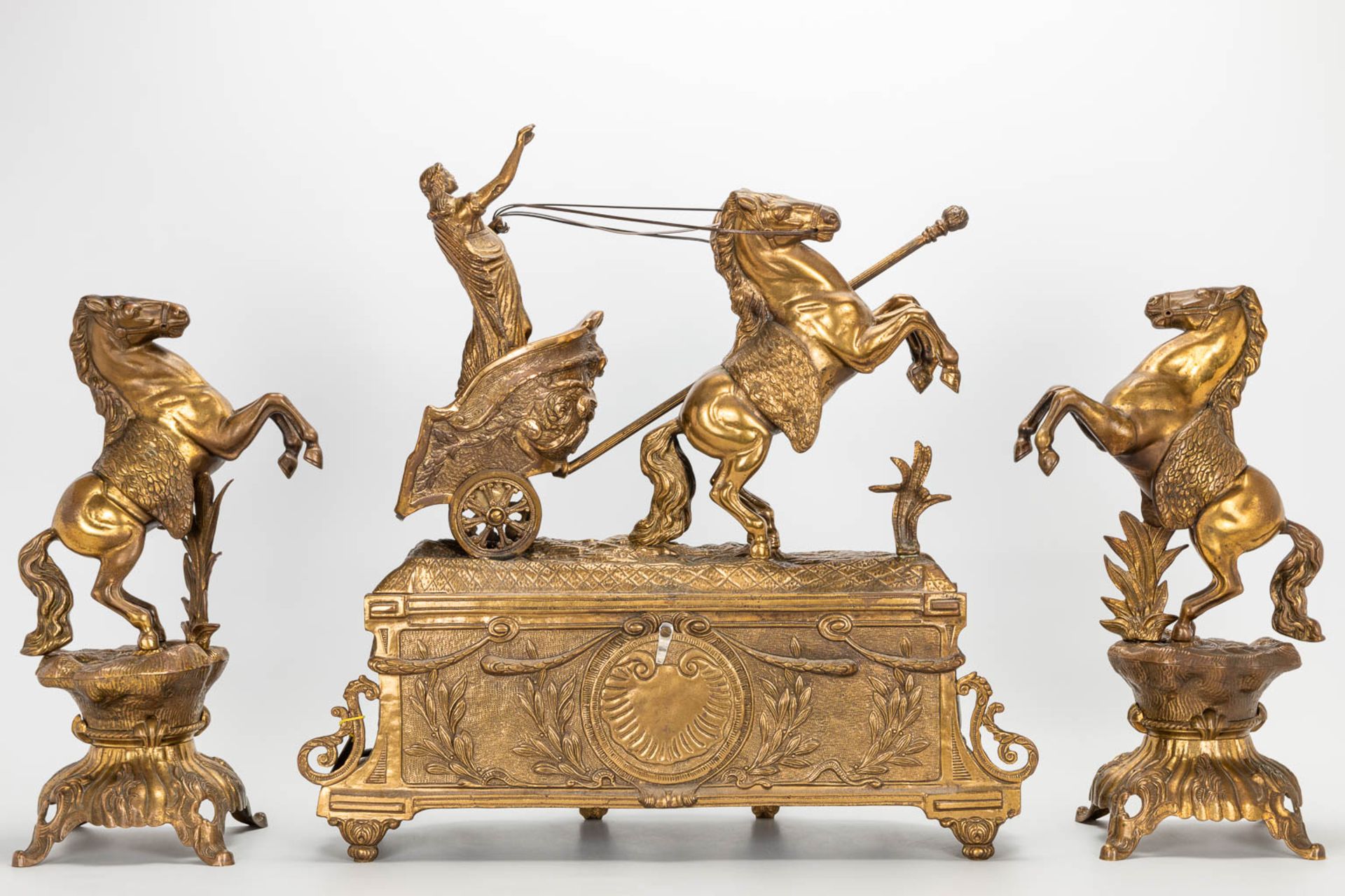 A 3 piece garniture clockset made of bronze, consisting of a clock with battle cart and 2 side piece - Image 12 of 18