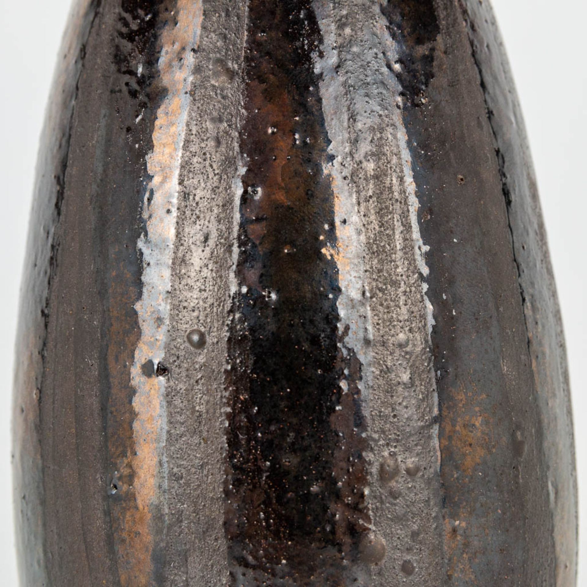 Elisabeth VANDEWEGHE (XX-XXI) A ceramic vase made for Perignem. Marked on the base. (9 x 26 cm) - Image 11 of 12