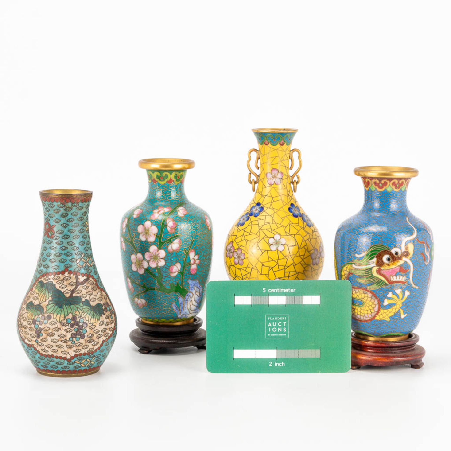 A collection of 4 antique miniature cloisonne vases. (12,5 x 7 cm) - Image 4 of 16
