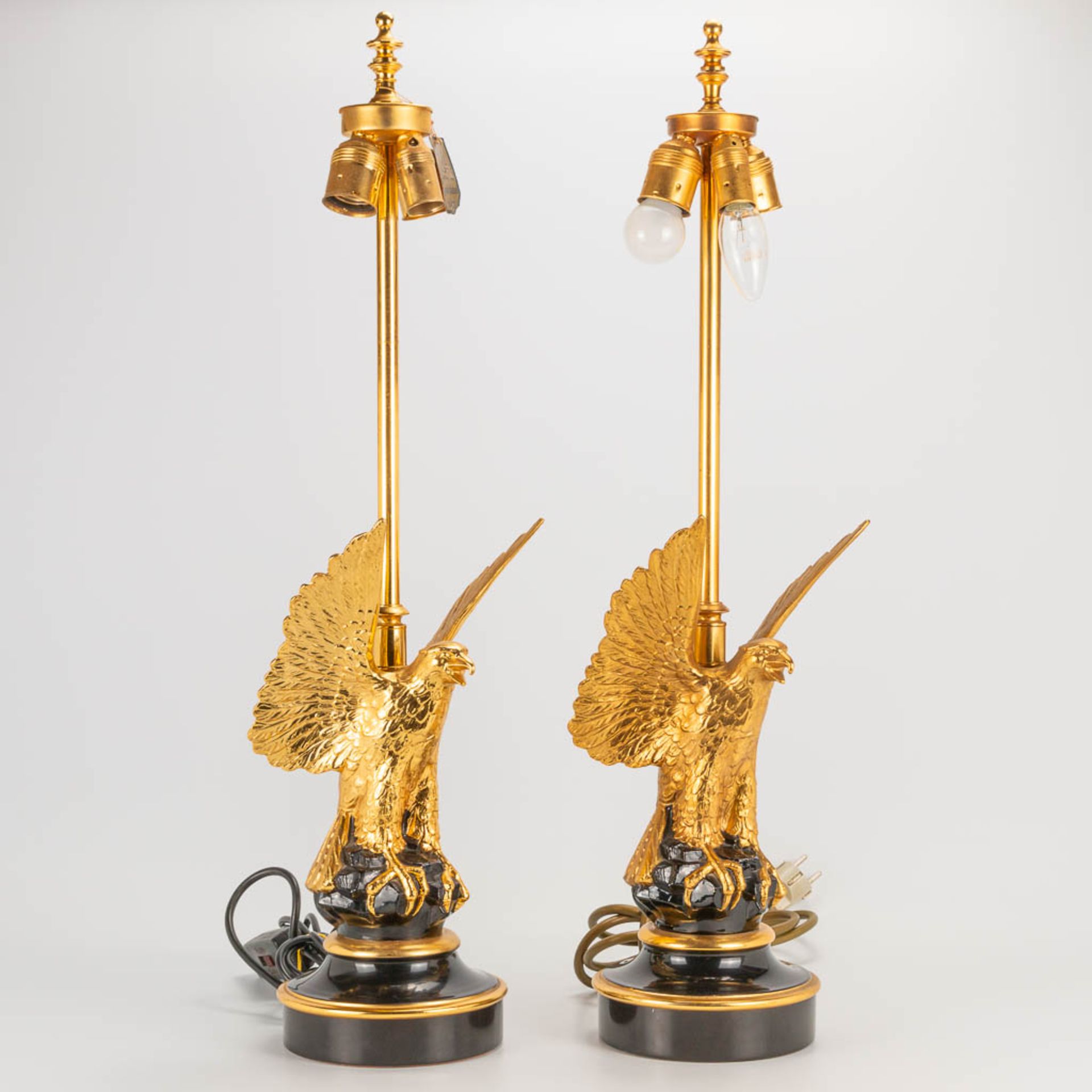 A pair of Deknudt table lamps of an eagle, metal on a porcelain base, 1970-1980. Hollywood Regency s - Image 3 of 19