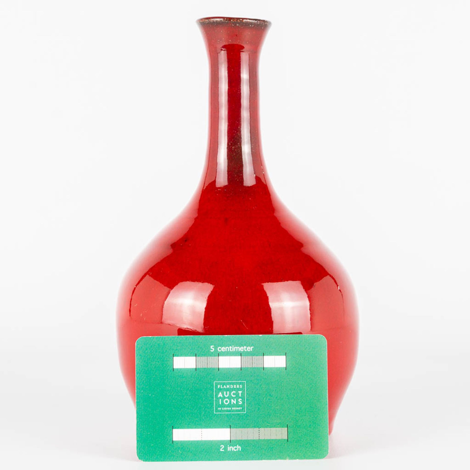 Leon GOOSSENS (XX) A red glazed vase made of ceramics. Not marked. (20 x 11 cm) - Image 8 of 9