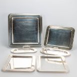 A collection of 6 pieces of silver-plated serving plates, marked Maestri Italy. (34,5 x 34,5 x 1,5 c