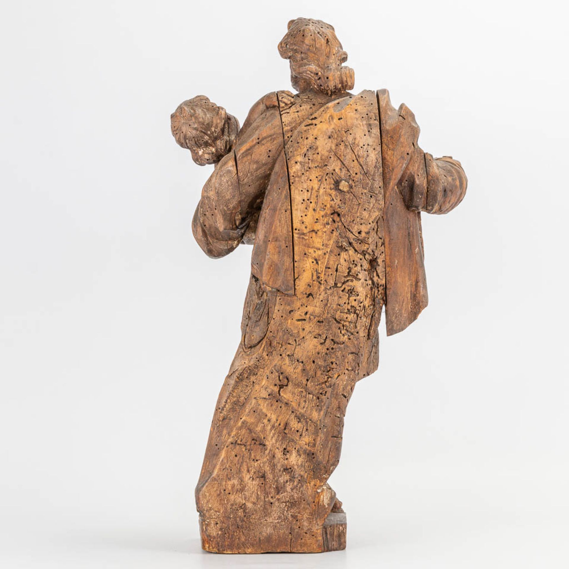 An antique wood sculptured statue of 'Joseph and Child.' 17th/18th century. (14 x 27 x 48 cm) - Image 9 of 11