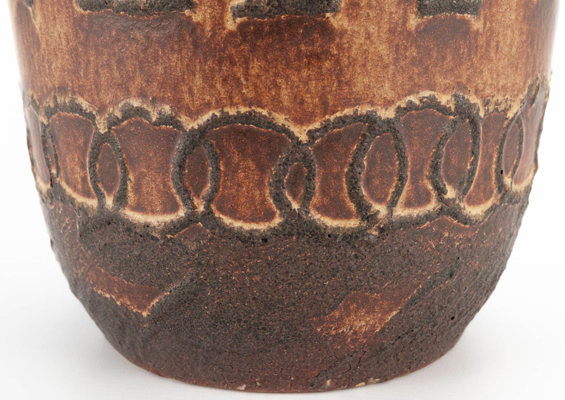 A Scheurich Lava Vase made in West-Germany with Greek Warrior decor. (44 x 22 cm) - Image 13 of 15