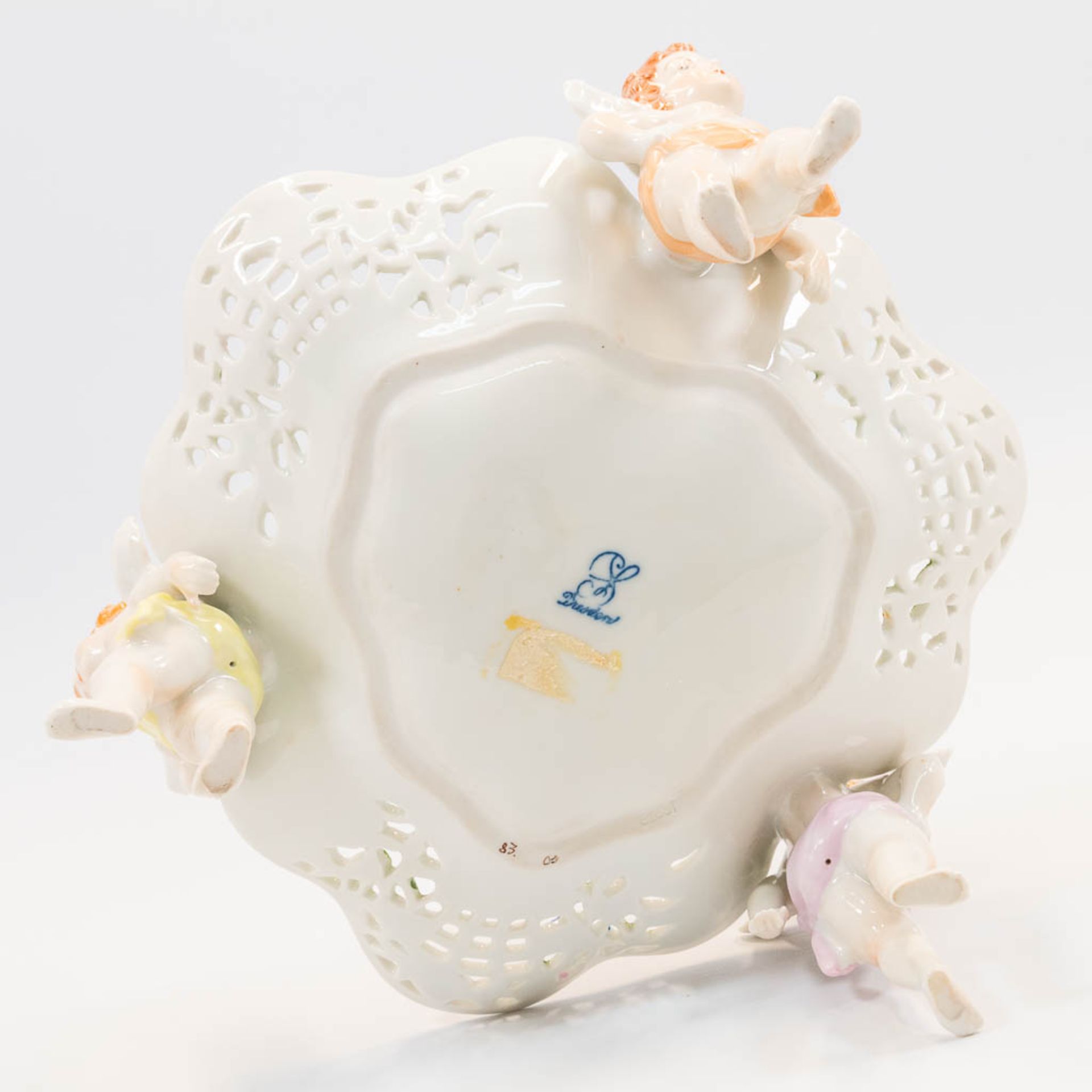 An ajoured porcelain basket, carried by putti, with hand-painted flower decor and marked on the base - Bild 3 aus 16